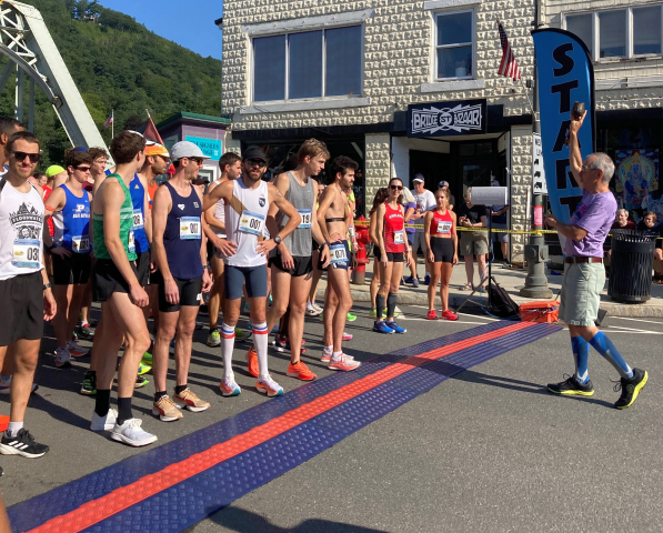 8k Runners at the start