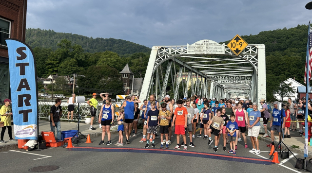 Runners at the 3k start