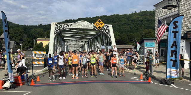 Runners at the 8k start